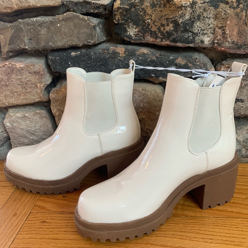 Diba white shiny Chelsea boots 9.5 NEW chunky platform booties